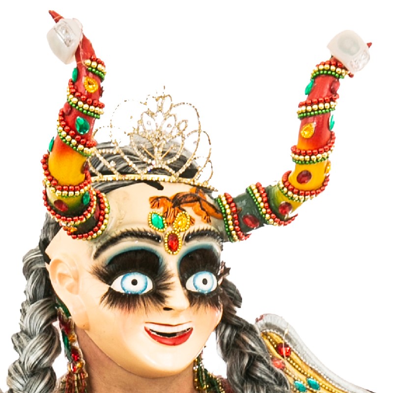 A detailed view of the Ñaupa China Supay mask