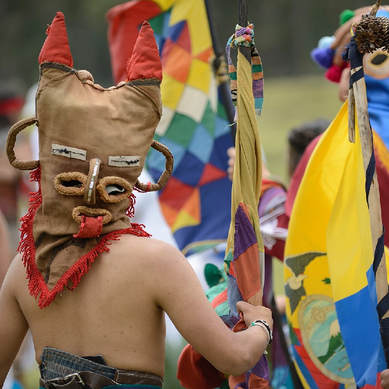 A view of people in costumes representing the different characters of Inti Raymi